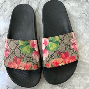 Gucci GG blooms slide sandals, size 6